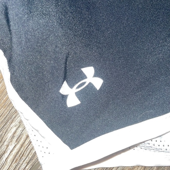 women’s black under armour athletic shorts - Picture 3 of 4
